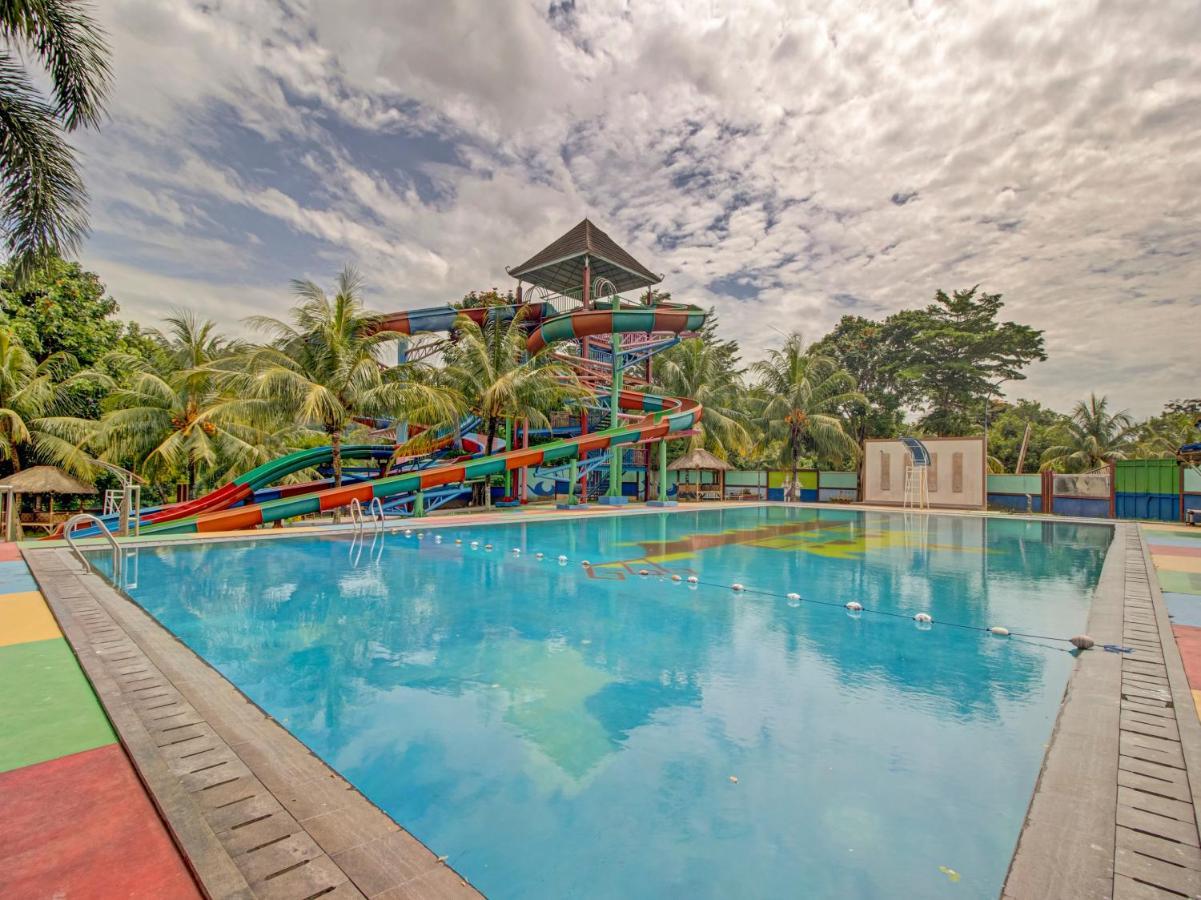 Oyo 89997 Hotel Bumi Kedaton Waterpark Bandar Lampung Exterior foto